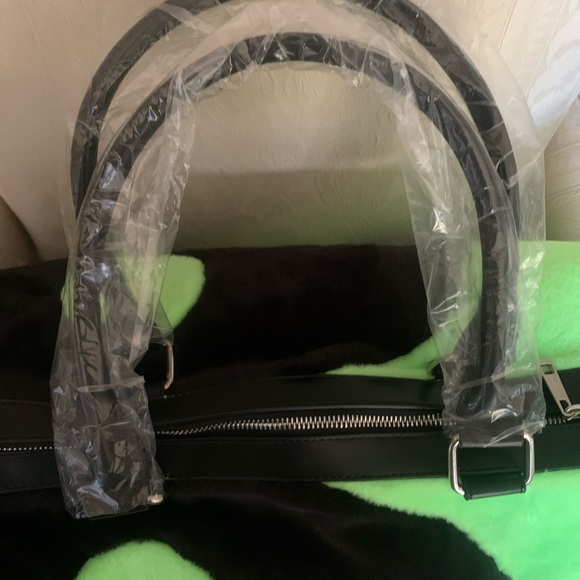 Current Mood Yin & Yang Fuzzy Weekender Travel Shoulder Bag Duffle NWT - Picture 2 of 10